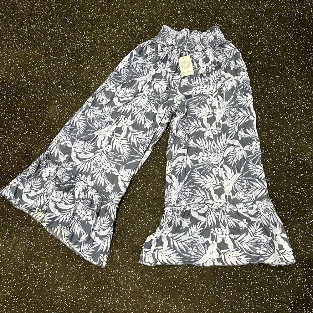 Blue Island Large NWT Wide Leg Crop Pants